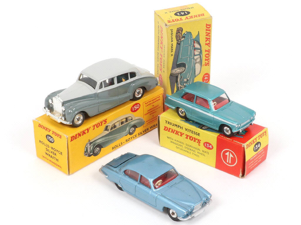 Lot 260 - DINKY TOYS (GB) (3)