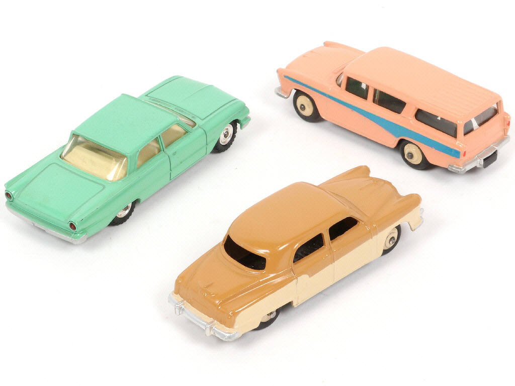 Lot 259 - DINKY TOYS (GB) (3)