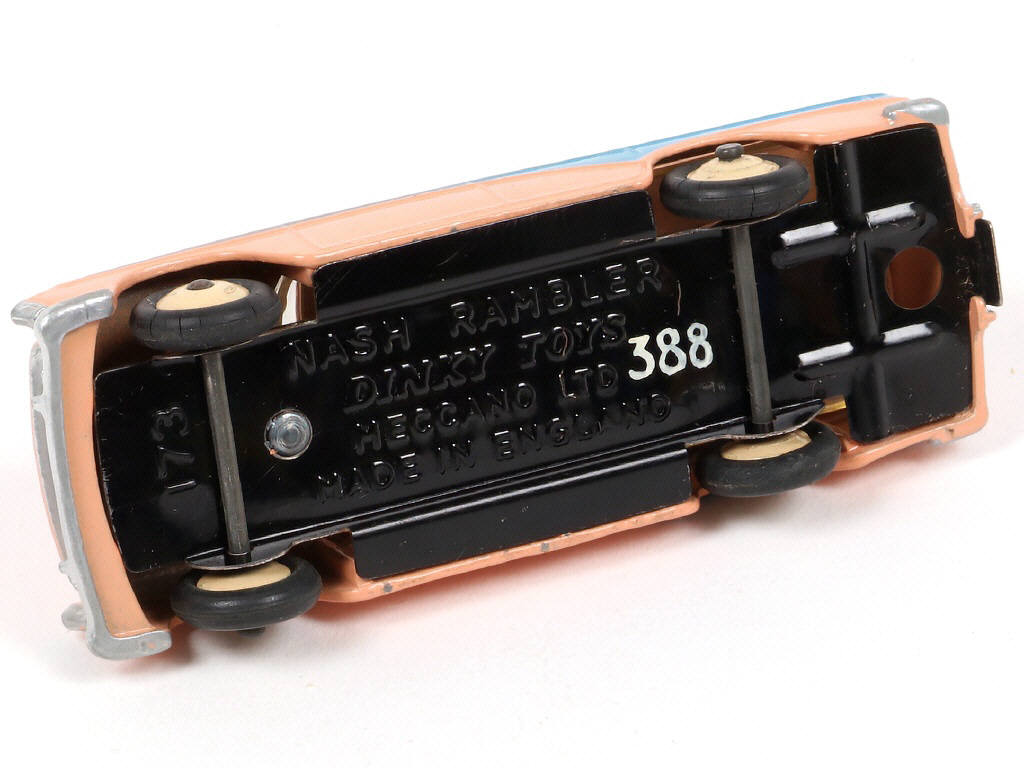 Lot 259 - DINKY TOYS (GB) (3)