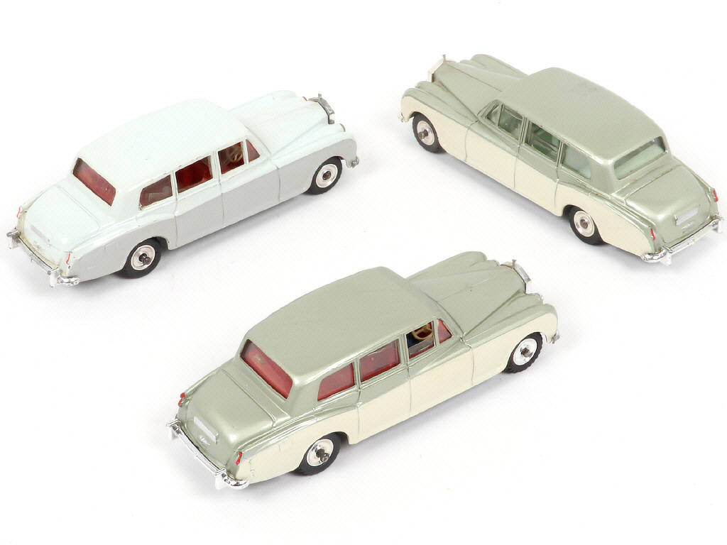 Lot 261 - DINKY TOYS (GB) (3)