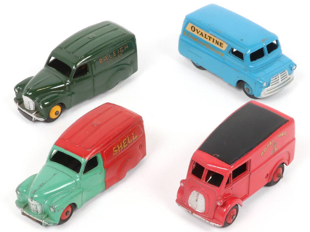 Lot 268 - DINKY TOYS (GB) (4)