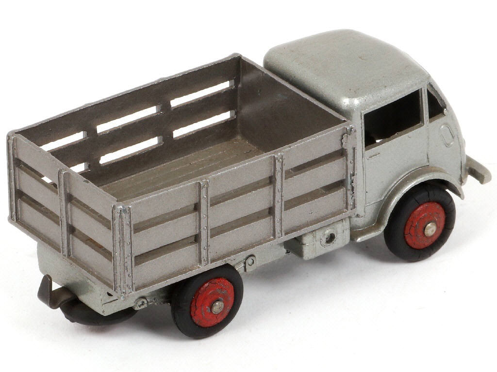 Lot 289 - DINKY TOYS (FRANCE) (1)