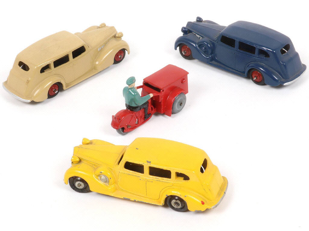 Lot 269 - DINKY TOYS (GB) (4)