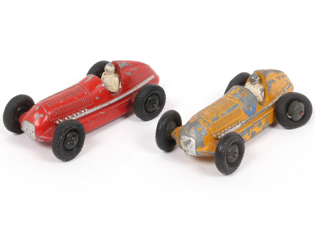 Lot 254 - DINKY TOYS (GB) (2)