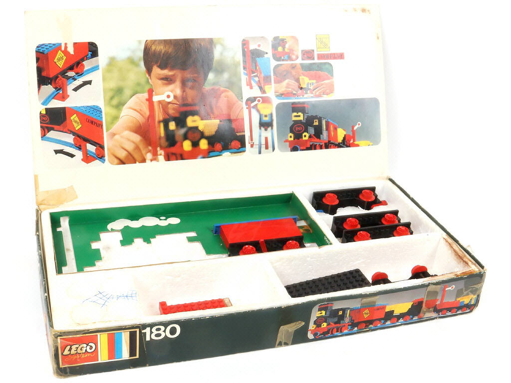 Lot 181 - LEGO (DANEMARK) (5)