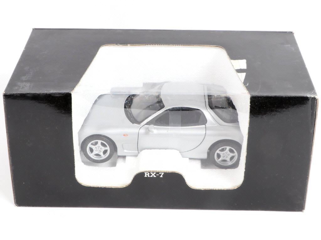 Lot 31 - KYOSHO (JAPON) (2)