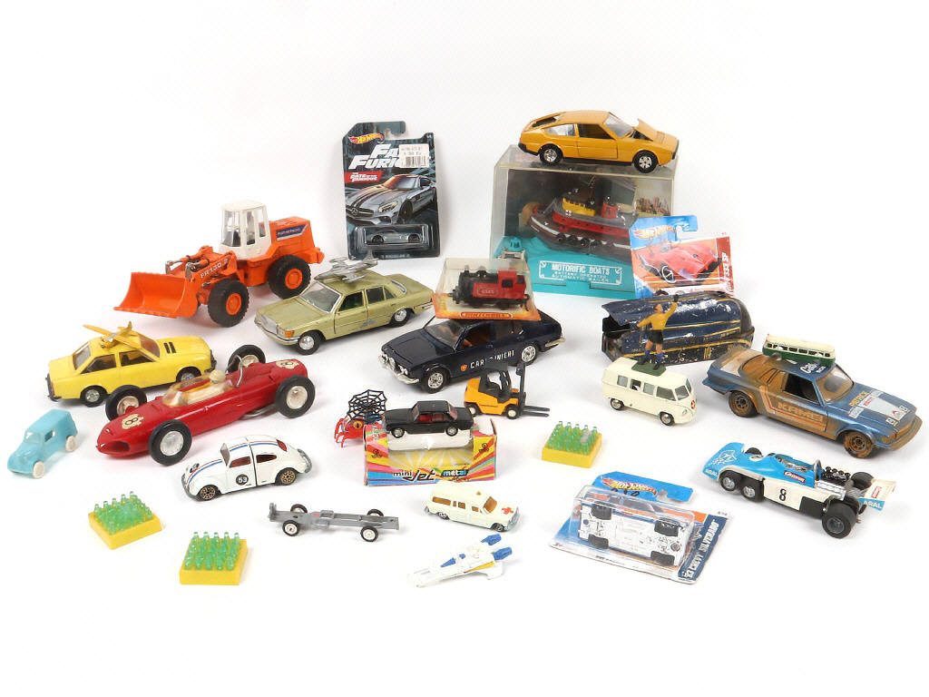 Lot 117 - DIVERS (25)