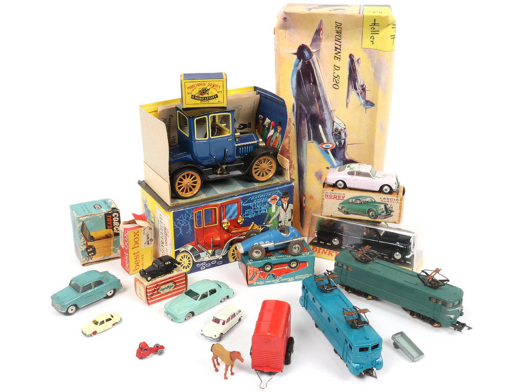 Lot 85 - DIVERS (14)