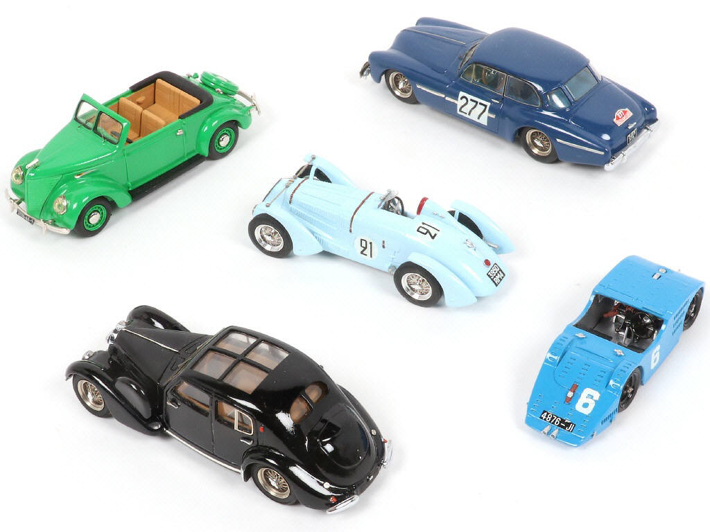Lot 60 - DIVERS (5)