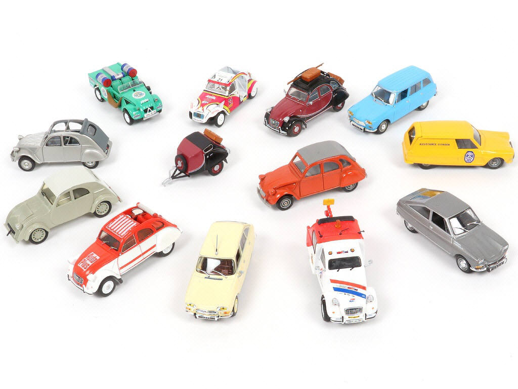 Lot 79 - DIVERS (13)