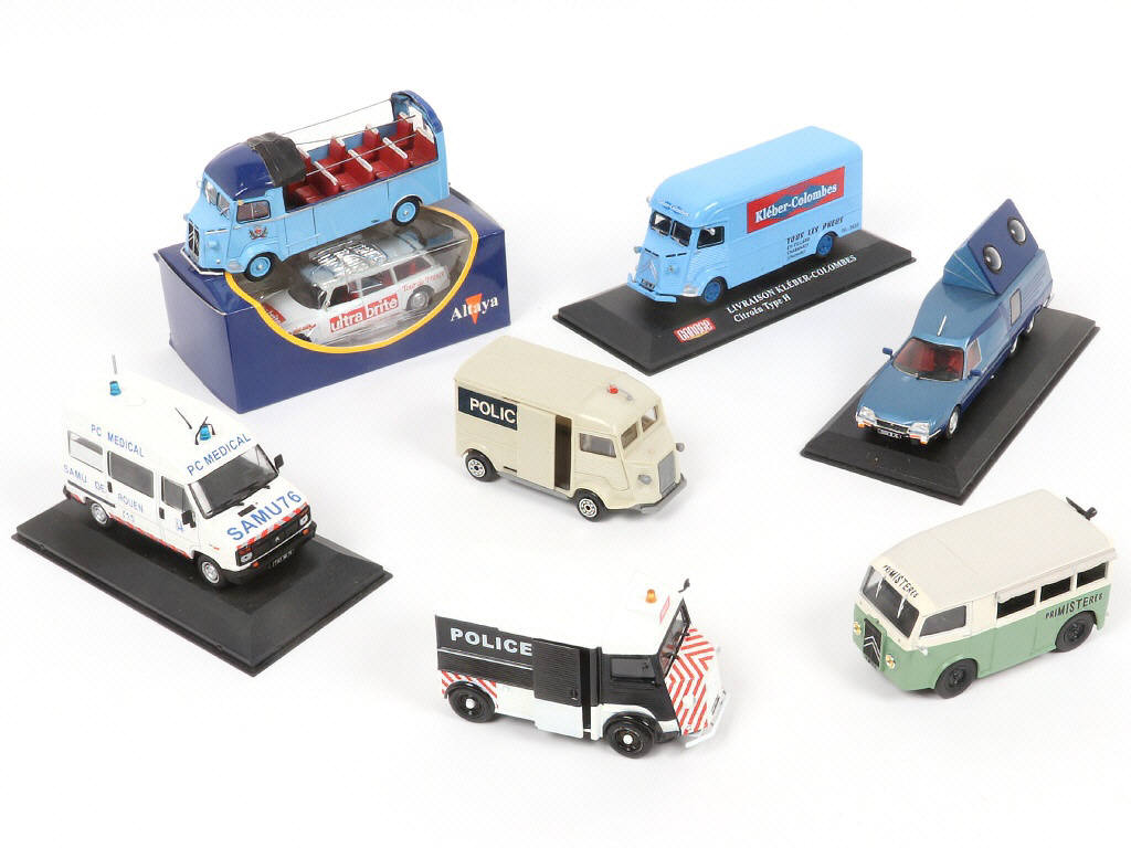 Lot 68 - DIVERS (8)