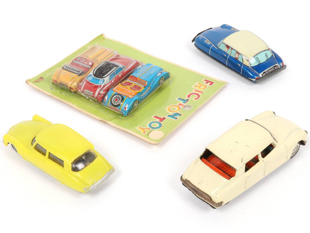 Lot 100 - DIVERS (JAPON) (4)