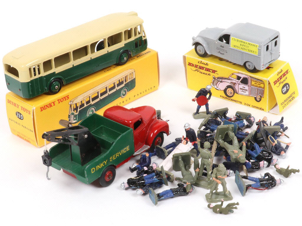 Lot 101 - DIVERS (34)