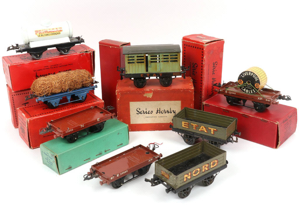 Lot 37 - HORNBY (8)