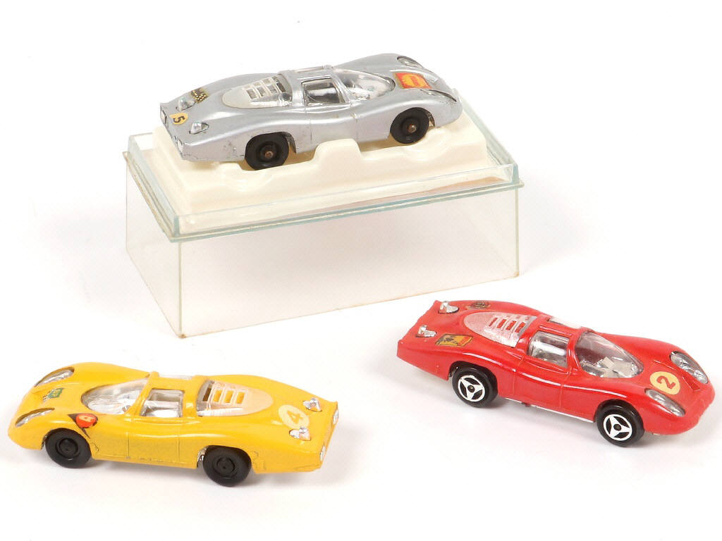 Lot 220 - MAJORETTE (FRANCE) (3)