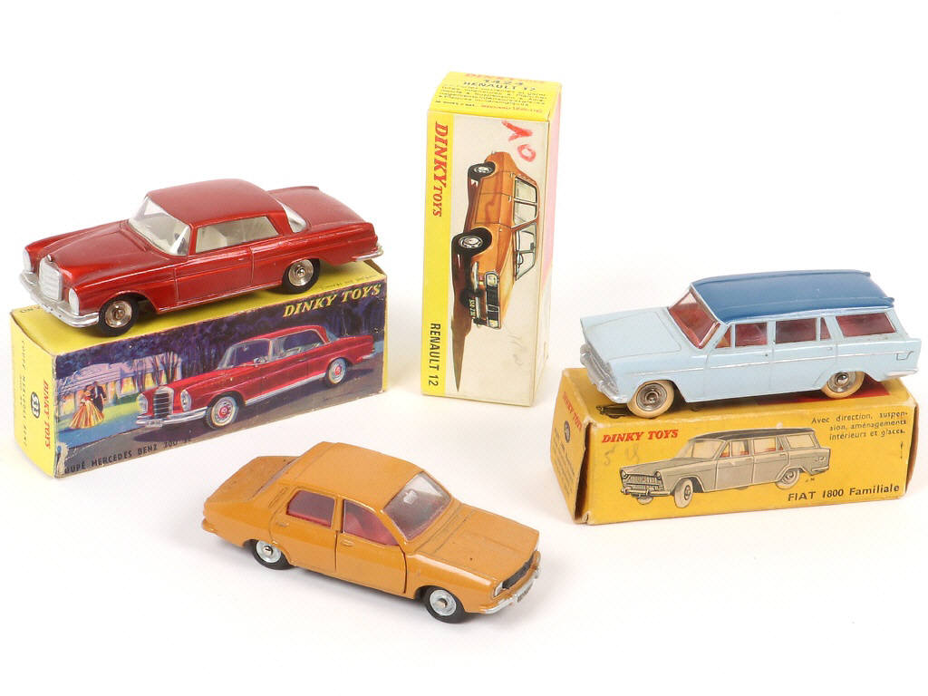 Lot 314 - DINKY TOYS (FRANCE) (3)