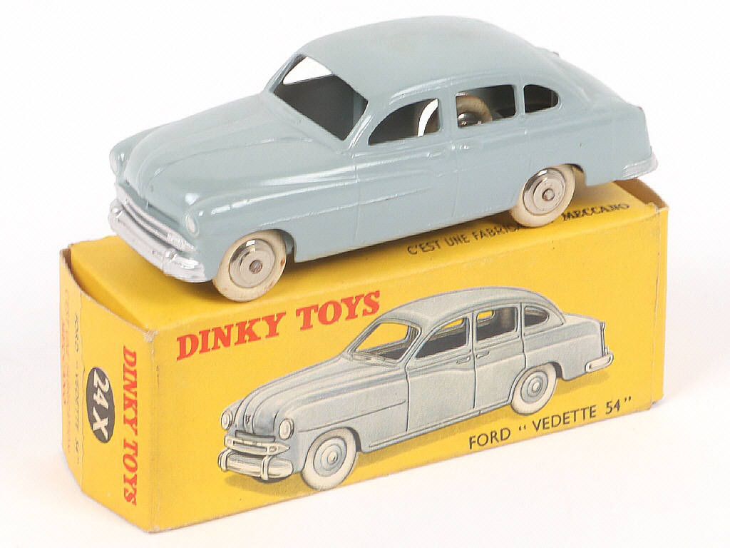 Lot 303 - DINKY TOYS (FRANCE) (1)