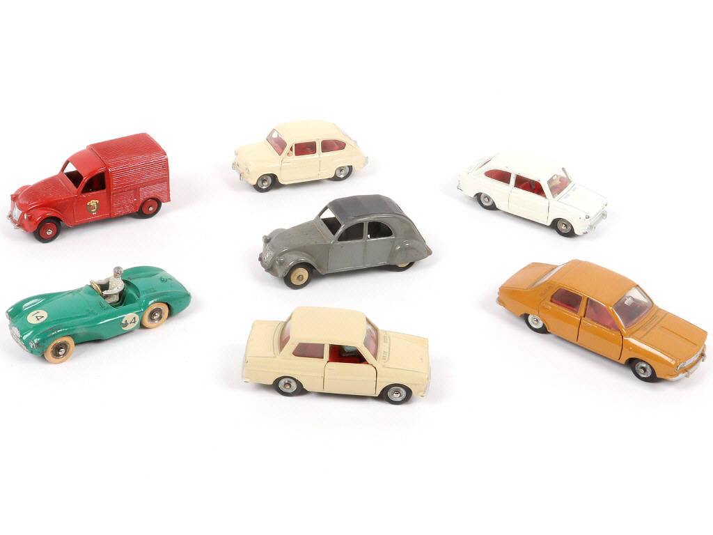 Lot 327 - DINKY TOYS (FRANCE) (7)