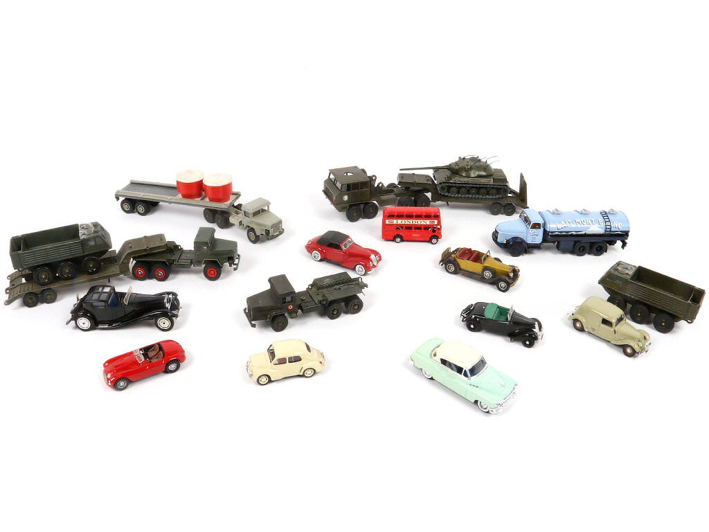 Lot 65 - DIVERS (16)