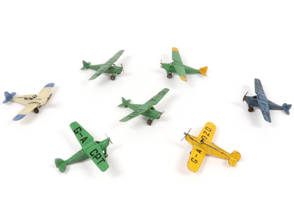 Lot 334 - DINKY TOYS (GB) (7)