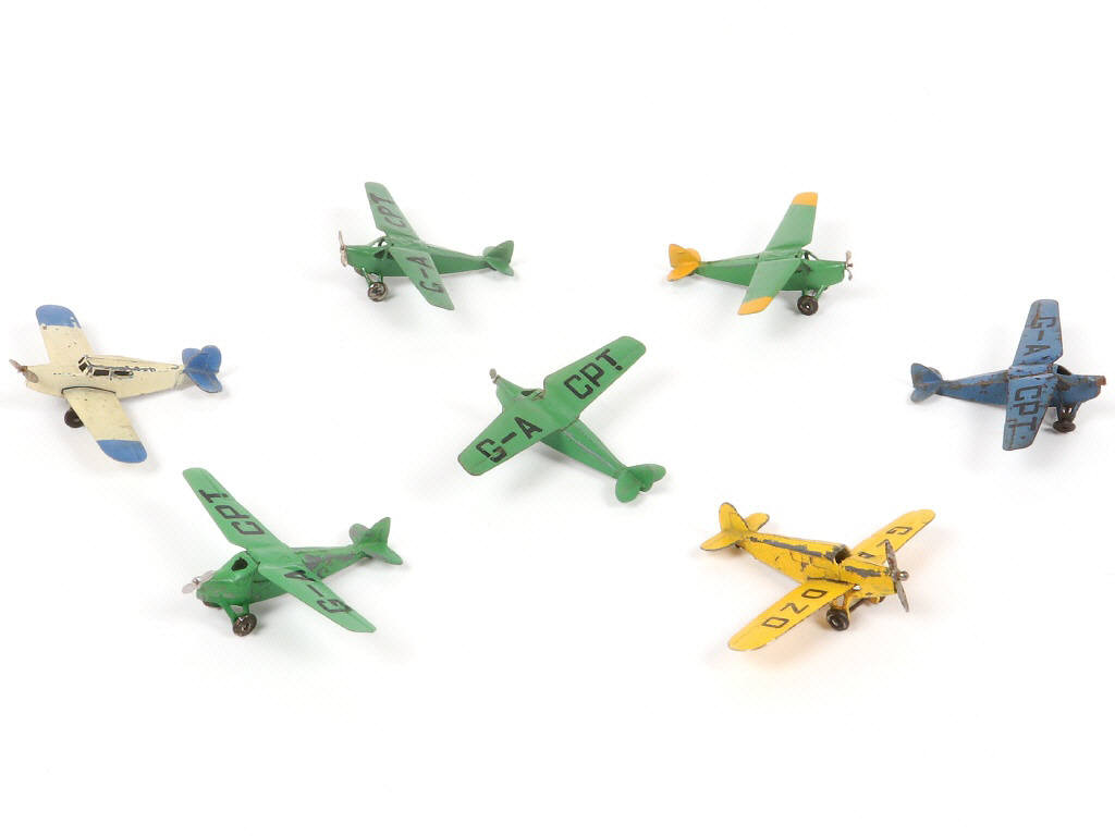 Lot 334 - DINKY TOYS (GB) (7)