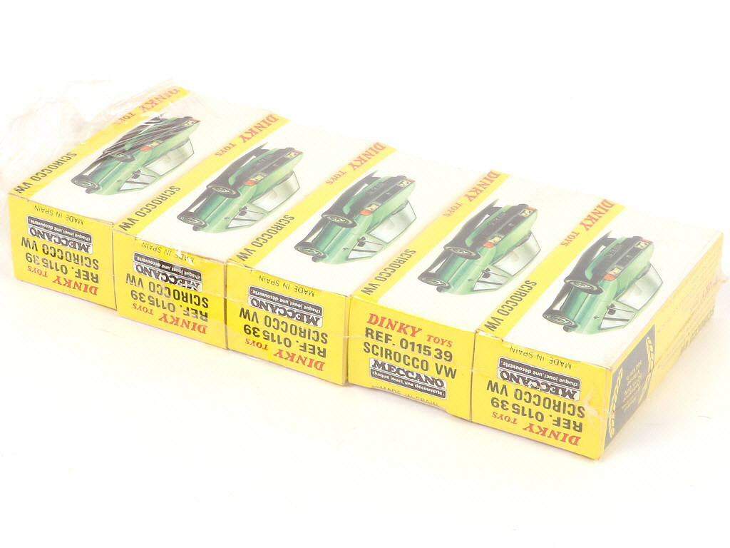 Lot 326 - DINKY TOYS (FRANCE) (5)