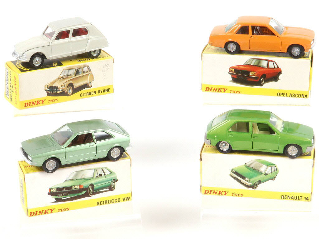 Lot 319 - DINKY TOYS (FRANCE) (4)