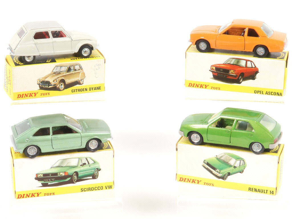 Lot 319 - DINKY TOYS (FRANCE) (4)