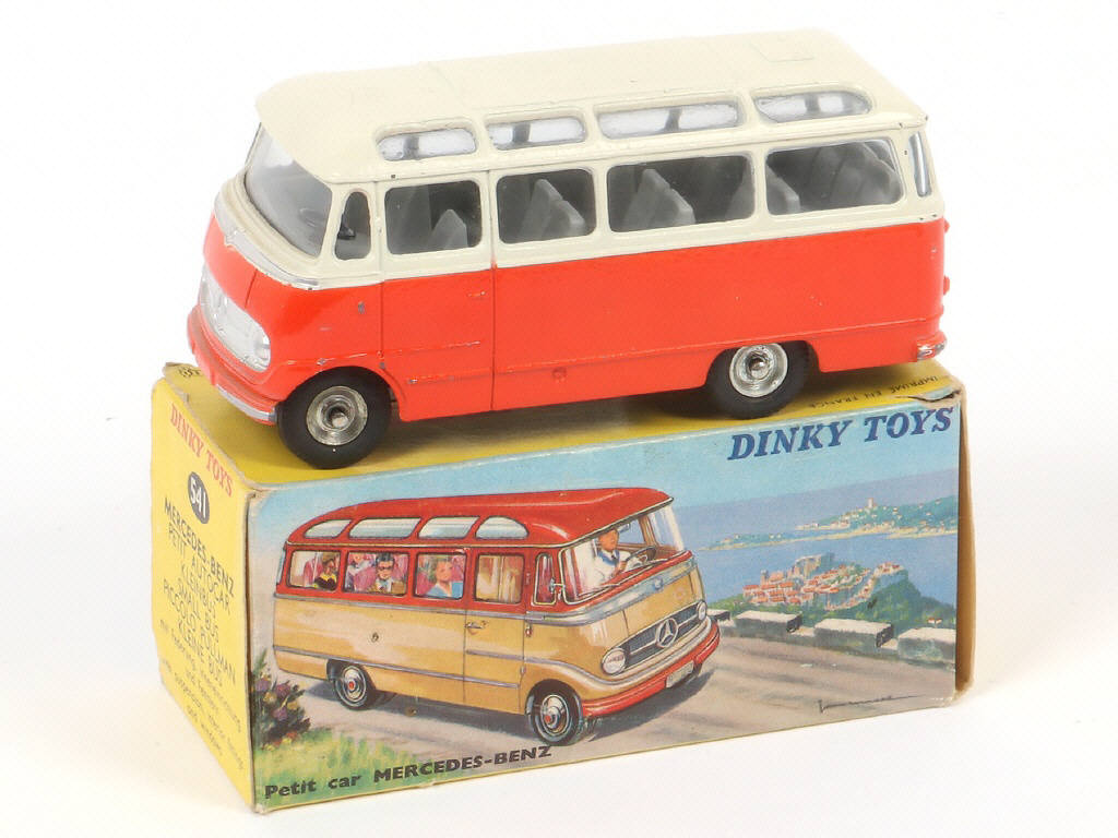 Lot 309 - DINKY TOYS (FRANCE) (1)
