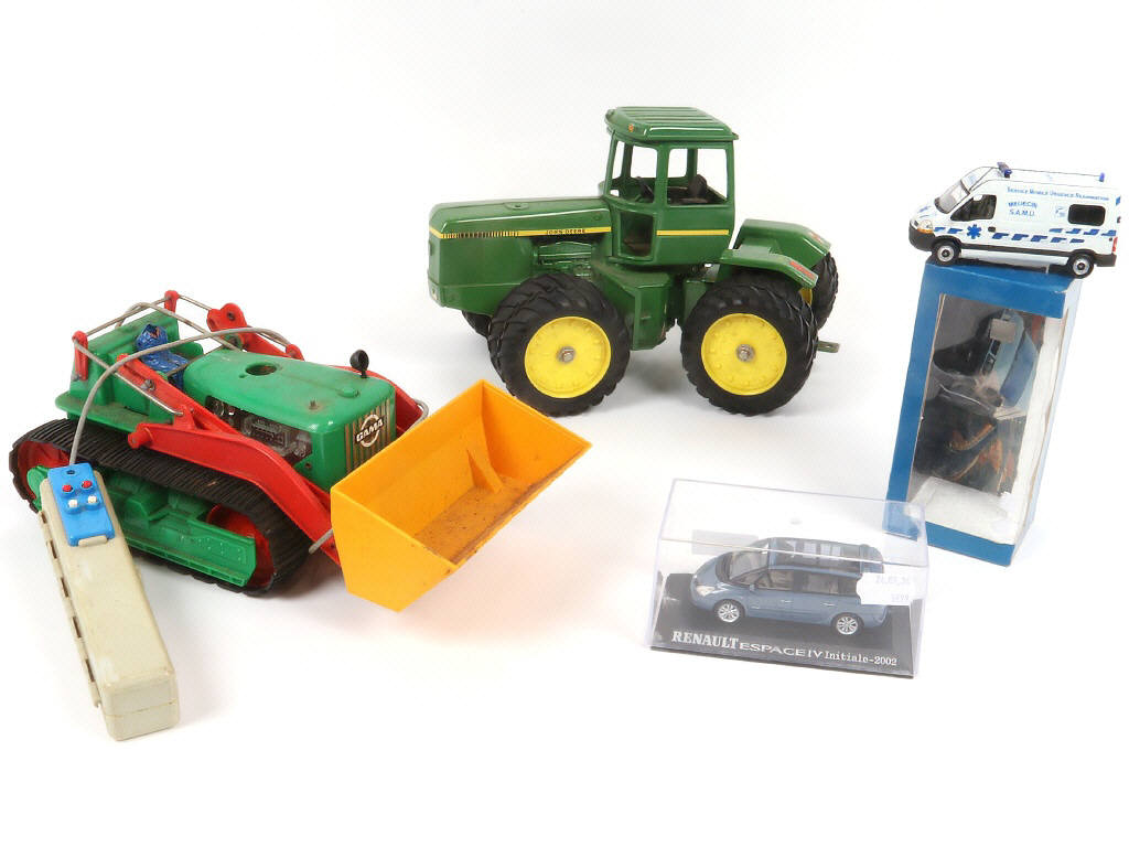 Lot 46 - DIVERS (4)