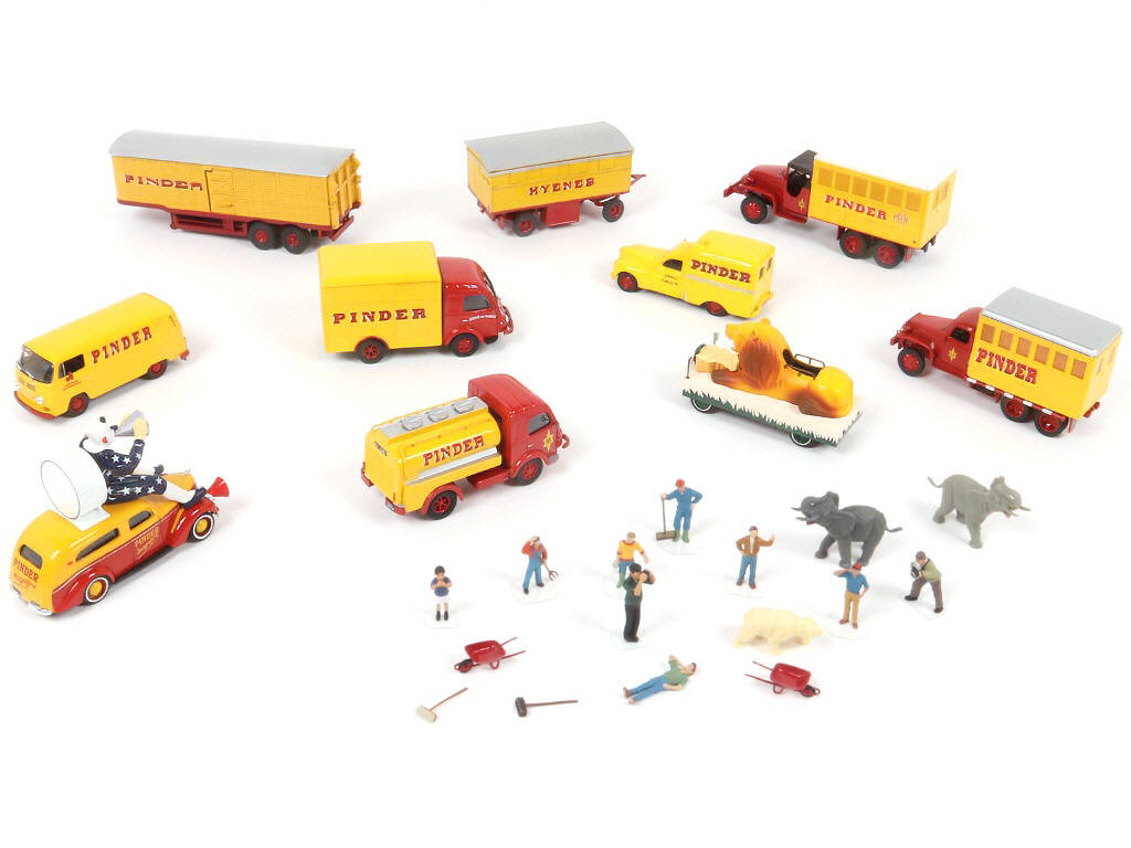 Lot 24 - DIVERS (10)