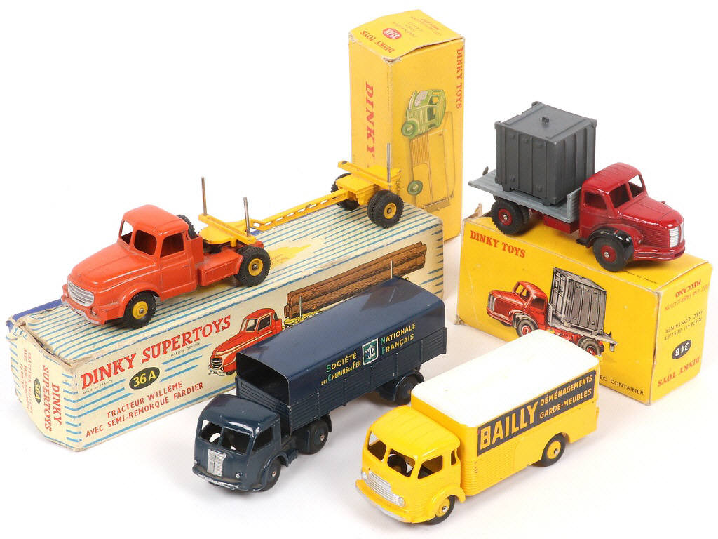 Lot 293 - DINKY TOYS (FRANCE) (4)