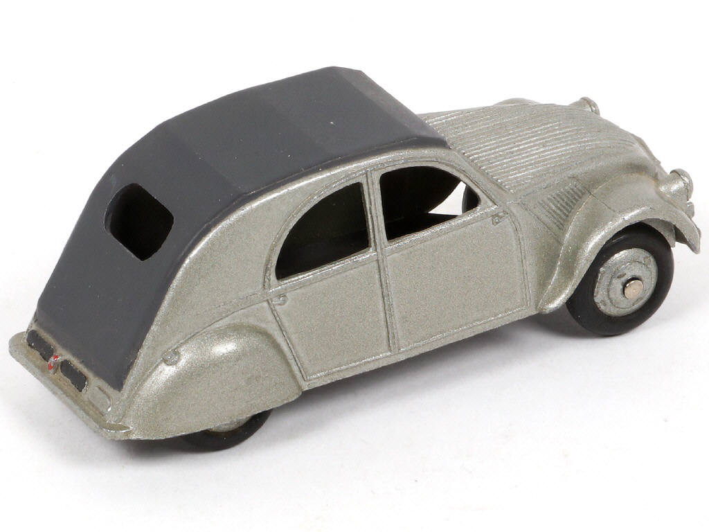 Lot 237 - DINKY TOYS (FRANCE) (1)