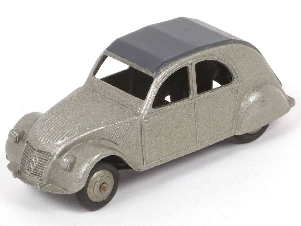 Lot 236 - DINKY TOYS (FRANCE) (1)