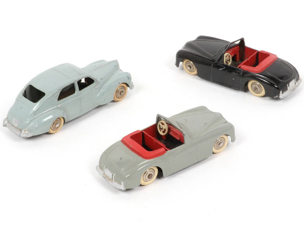 Lot 287 - DINKY TOYS (FRANCE) (3)