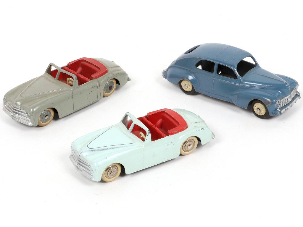 Lot 289 - DINKY TOYS (FRANCE) (3)
