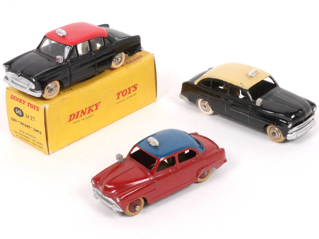 Lot 281 - DINKY TOYS (FRANCE) (3)