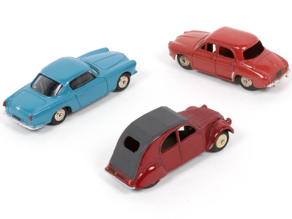 Lot 286 - DINKY TOYS (FRANCE) (3)