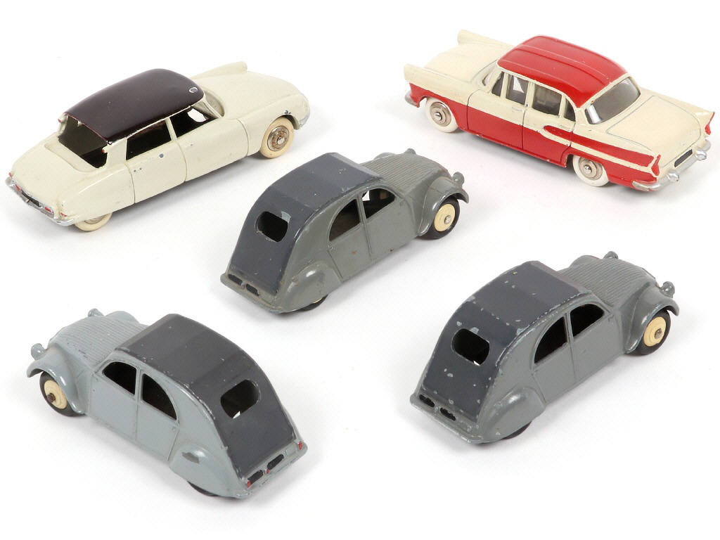 Lot 298 - DINKY TOYS (FRANCE) (5)