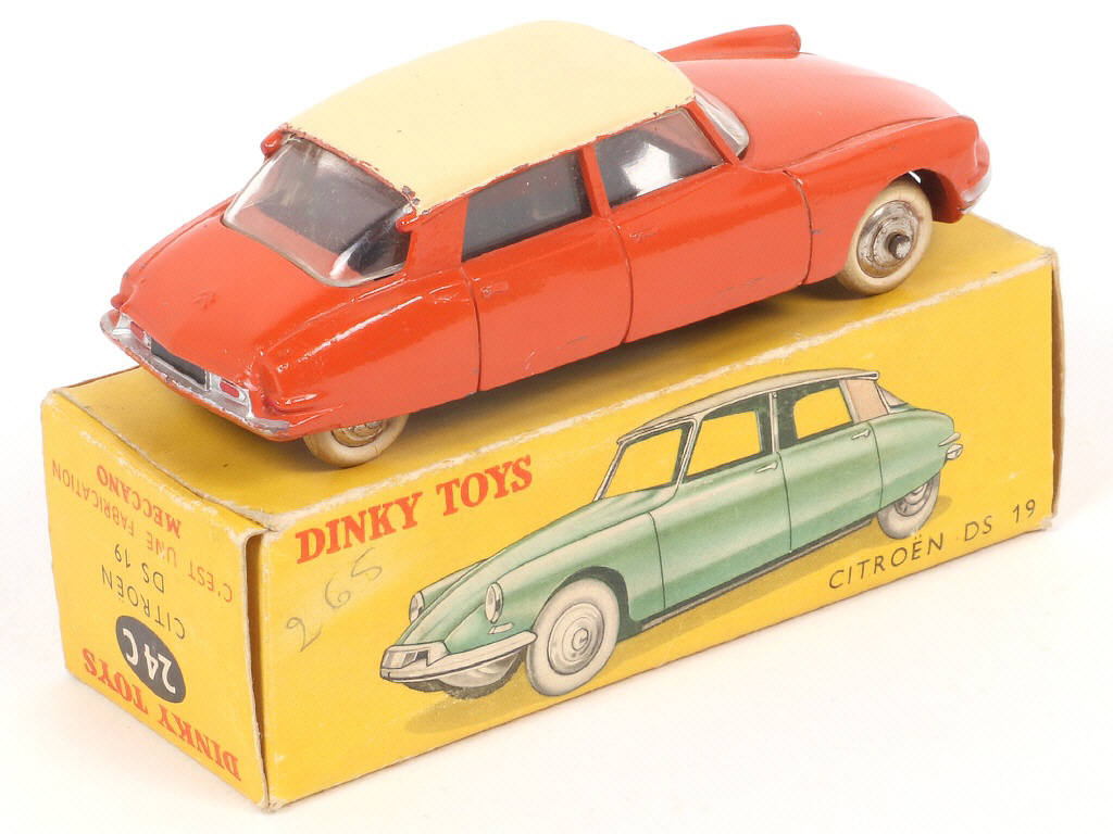 Lot 250 - DINKY TOYS (FRANCE) (1)