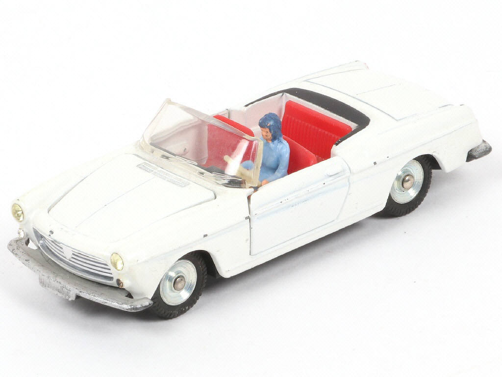 Lot 242 - DINKY TOYS (FRANCE) (1)