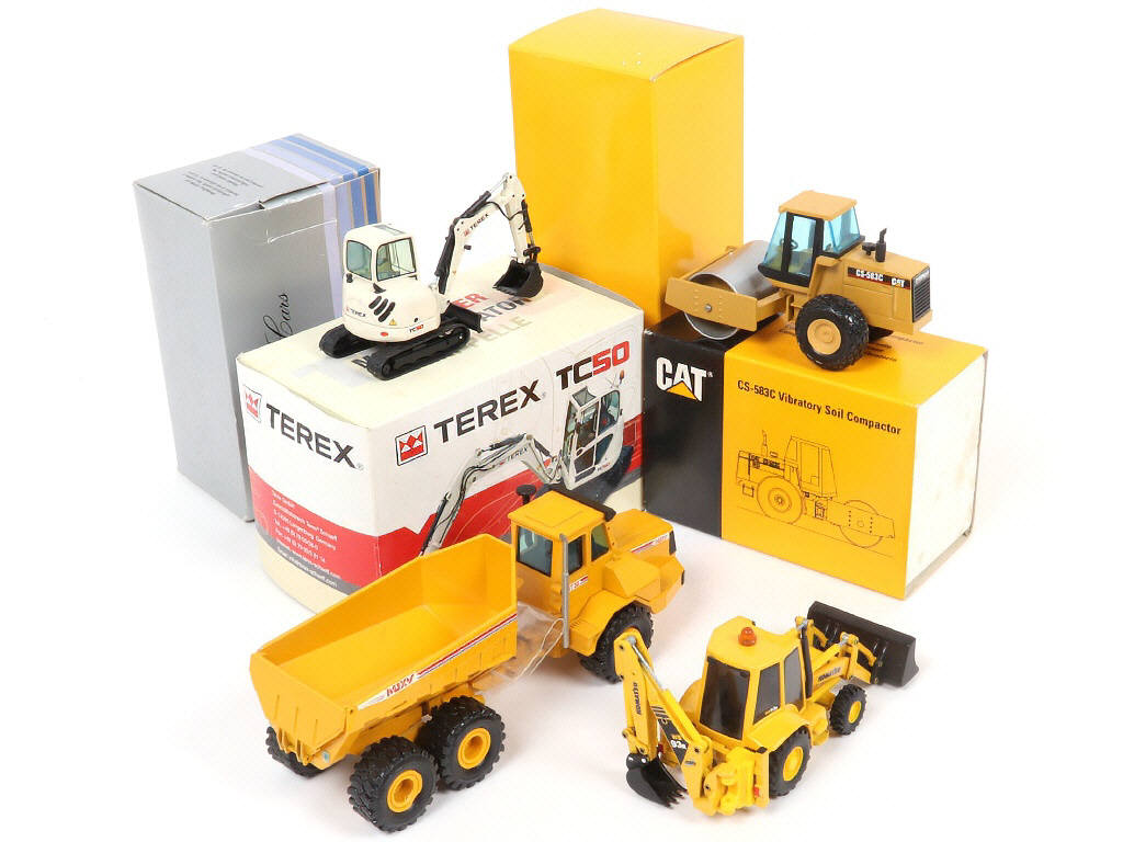 Lot 110 - DIVERS (4)