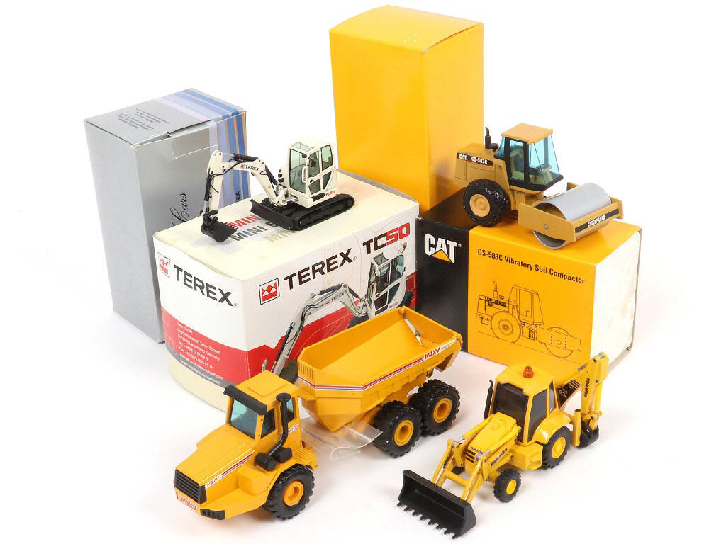 Lot 110 - DIVERS (4)