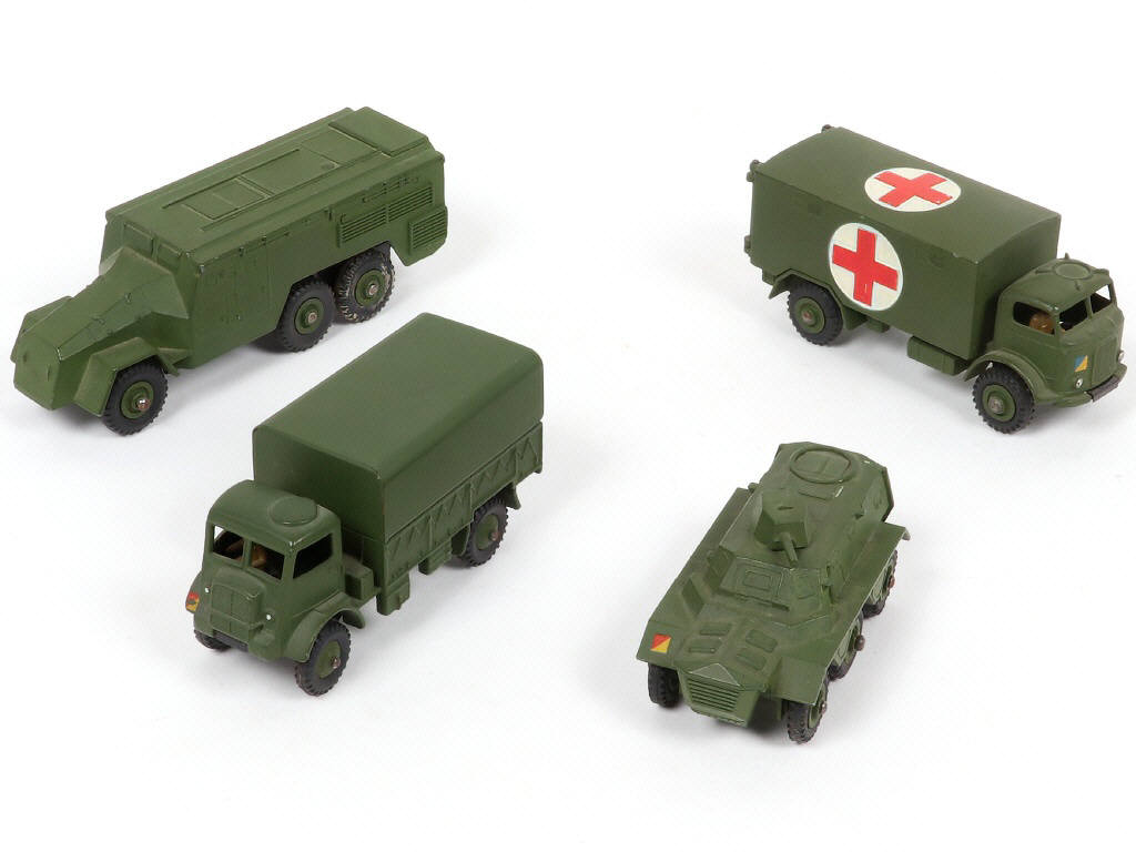 Lot 226 - DINKY TOYS (GB) (4)