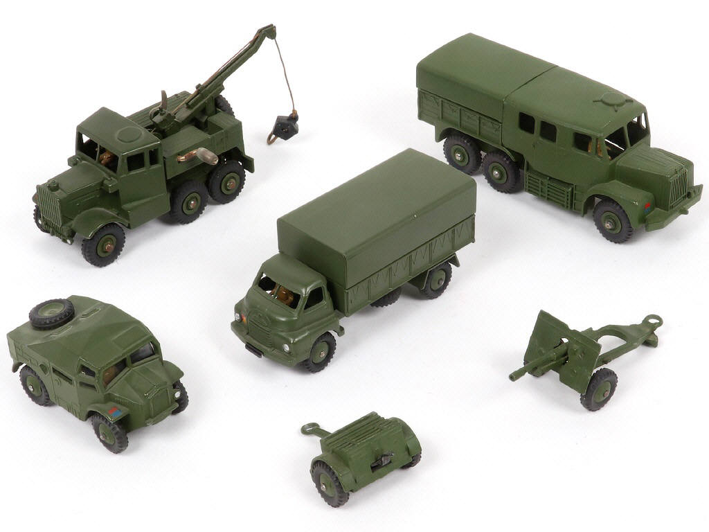 Lot 227 - DINKY TOYS (GB) (6)