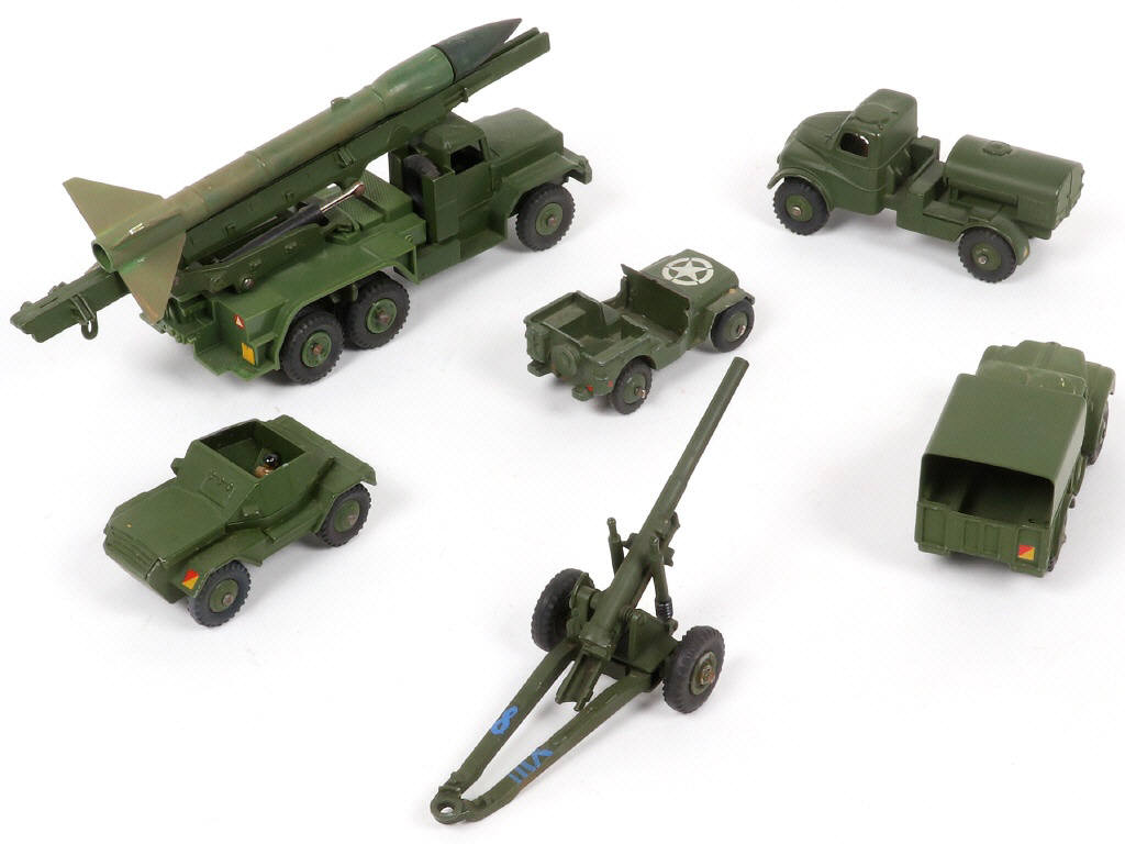 Lot 228 - DINKY TOYS (GB) (6)