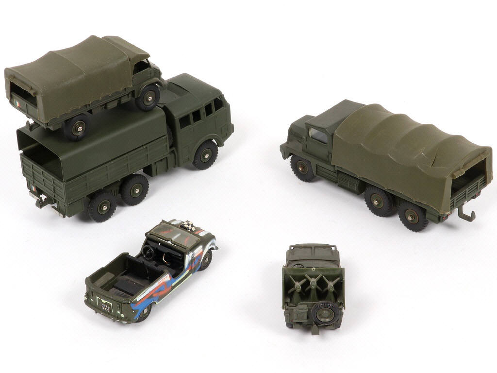 Lot 295 - DINKY TOYS (FRANCE) (5)