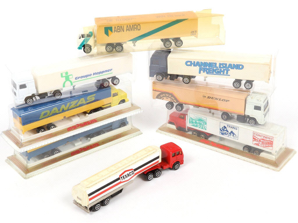 Lot 220 - MAJORETTE (FRANCE) (8)