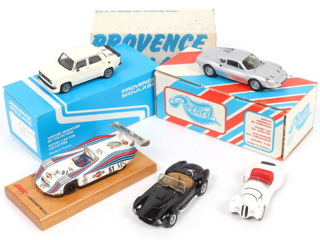 Lot 82 - DIVERS (5)