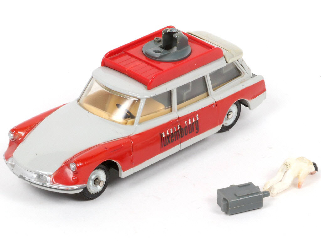 Lot 241 - DINKY TOYS (FRANCE) (1)